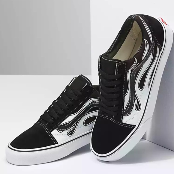 Vans Men’s Old Skool (Flame) Black/White
VN0A38G1K68
Sneakers - Picture 2 of 16